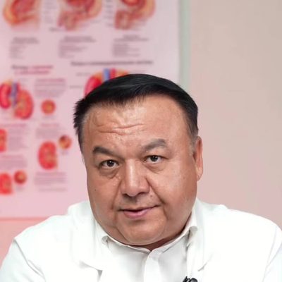Уролог Рустам Усмонов